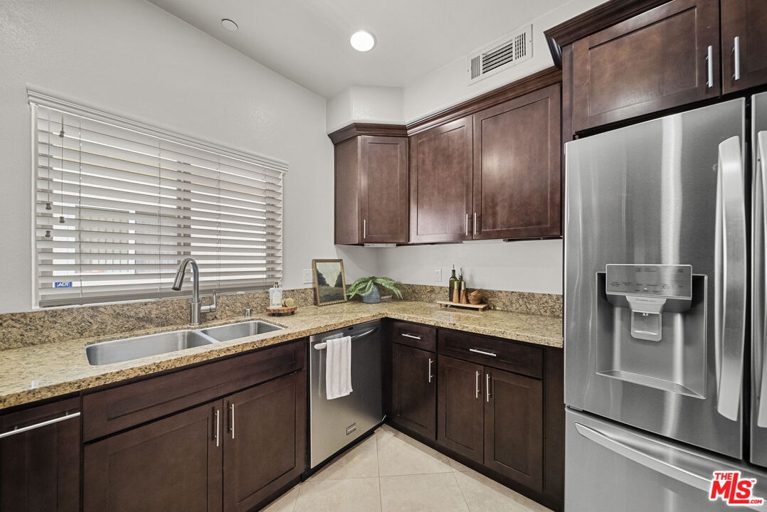 5727 Camellia Ave Unit: 108
