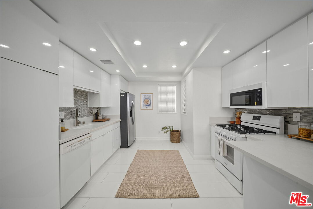 12515 Pacific Ave Unit: 208