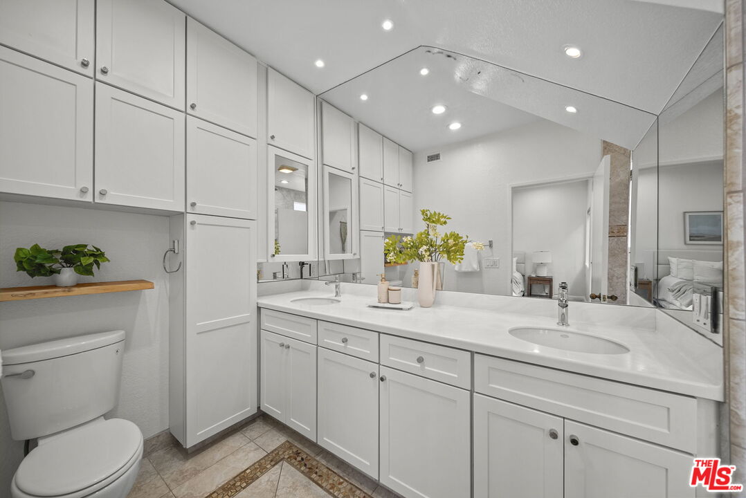 12515 Pacific Ave Unit: 208