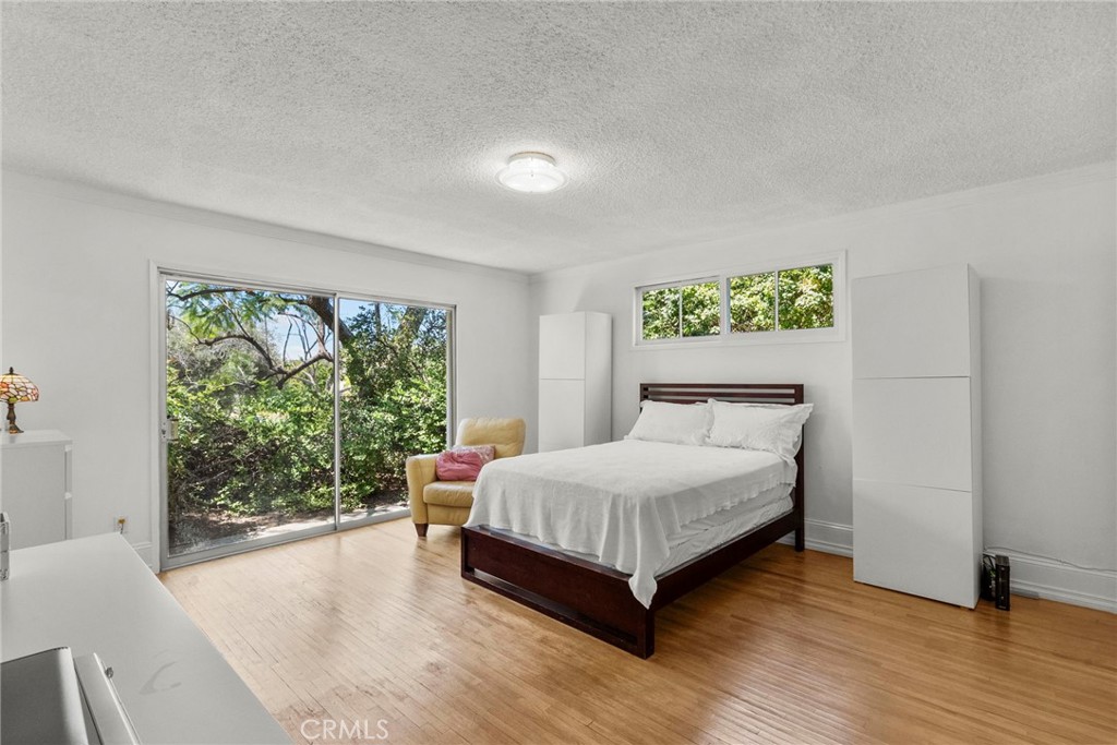 23513 Schoenborn Street