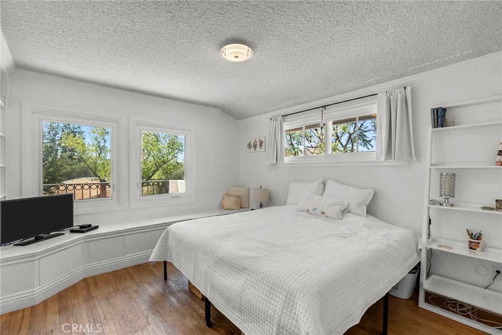 23513 Schoenborn Street