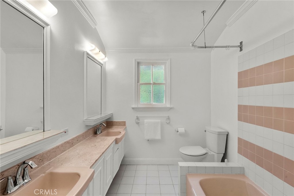 23513 Schoenborn Street