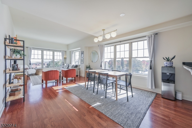 48 S Park St 706
