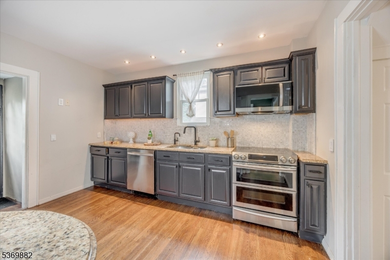 92 E Bradford Ave