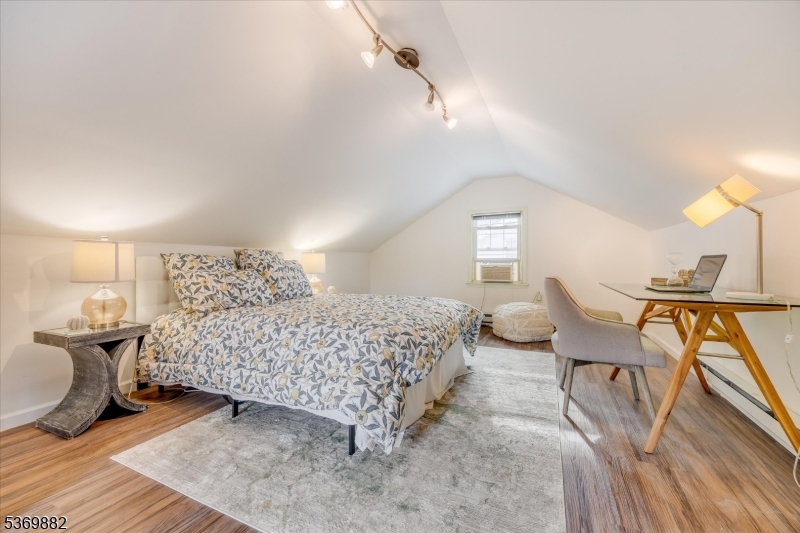 92 E Bradford Ave