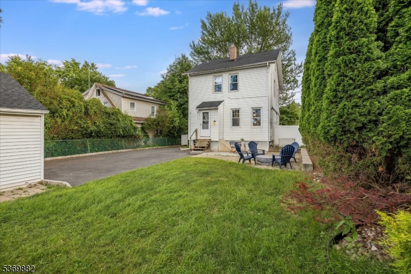 92 E Bradford Ave