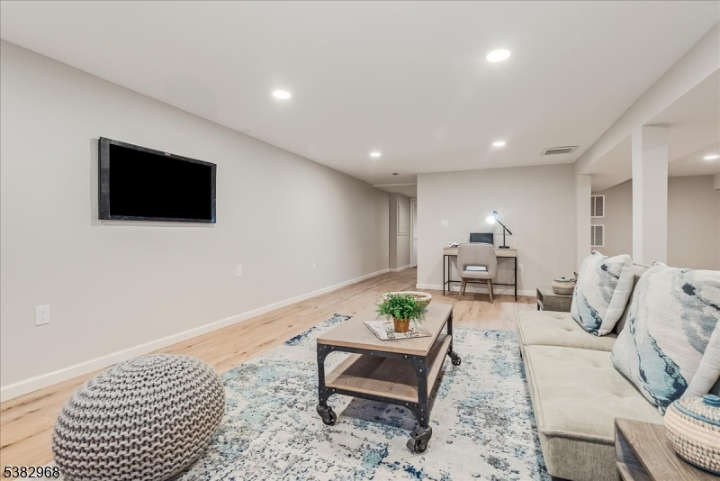 21 Symor Dr