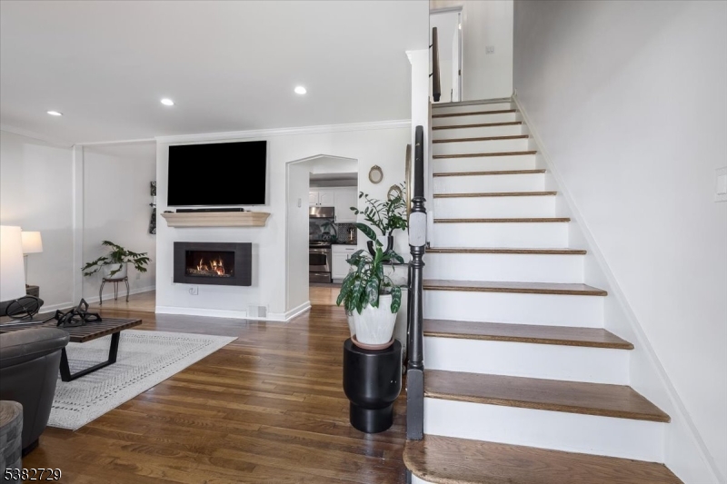 14-08 Floral Ave