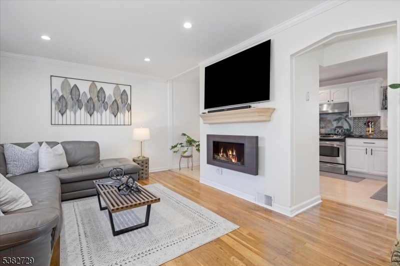 14-08 Floral Ave