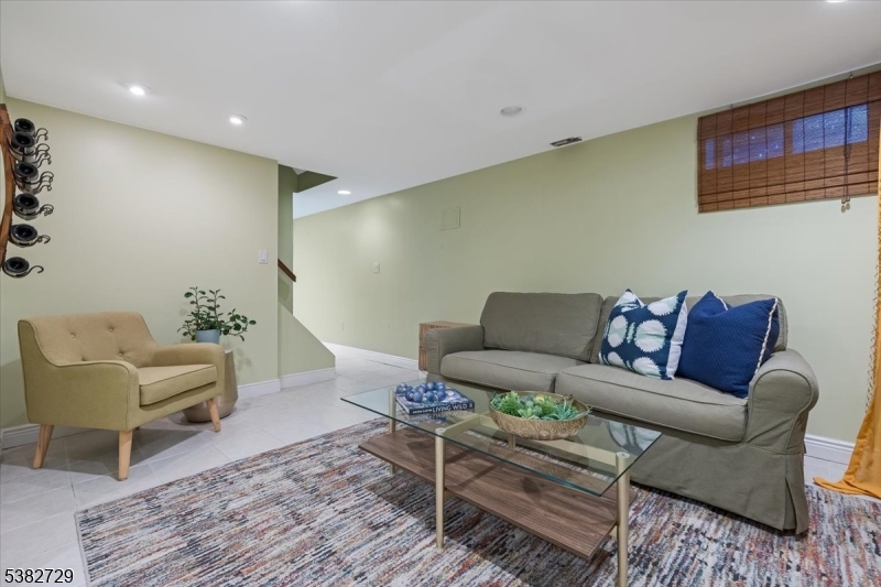 14-08 Floral Ave