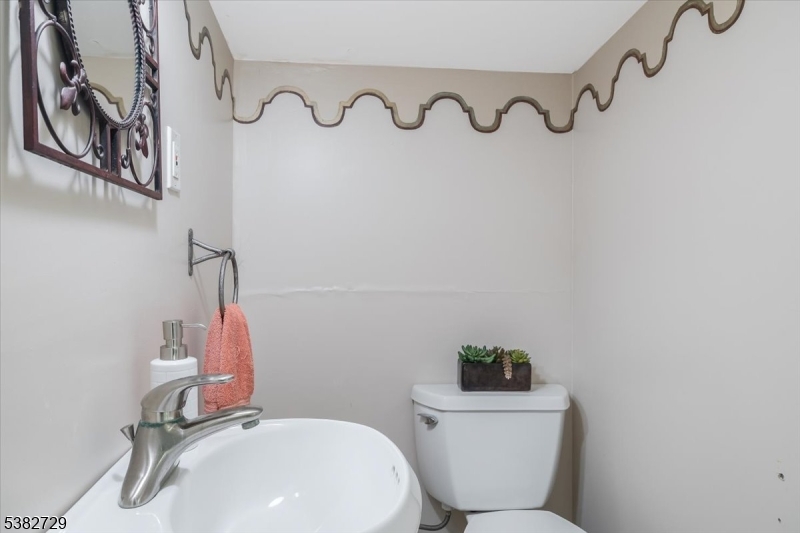 14-08 Floral Ave