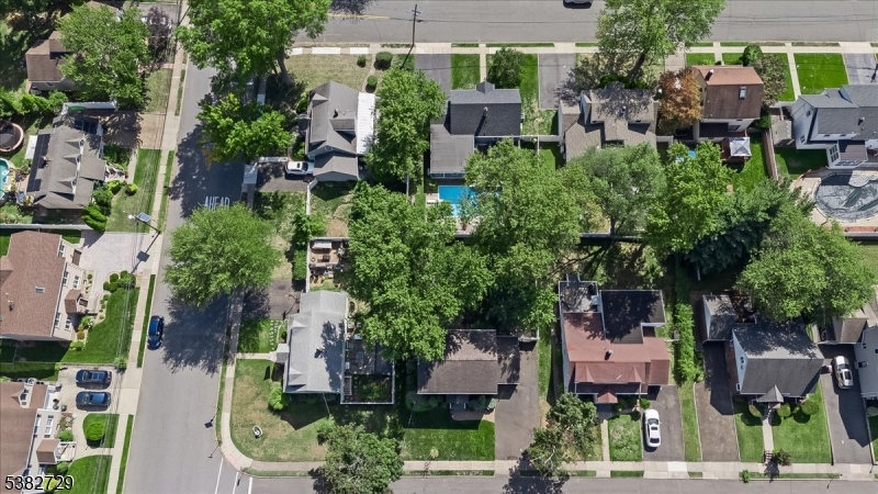 14-08 Floral Ave