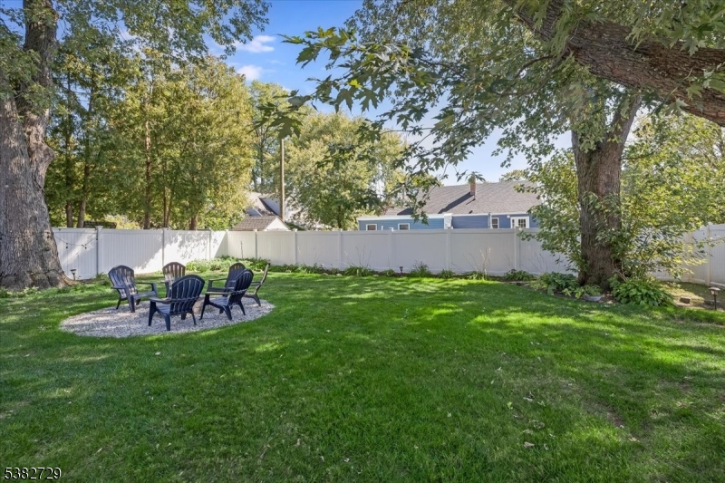 14-08 Floral Ave