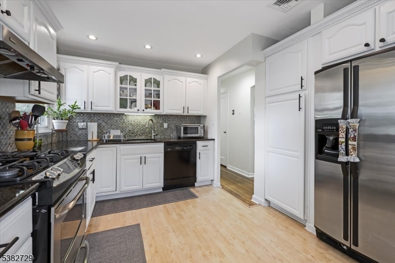 14-08 Floral Ave