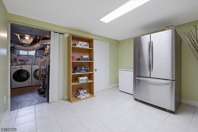 14-08 Floral Ave