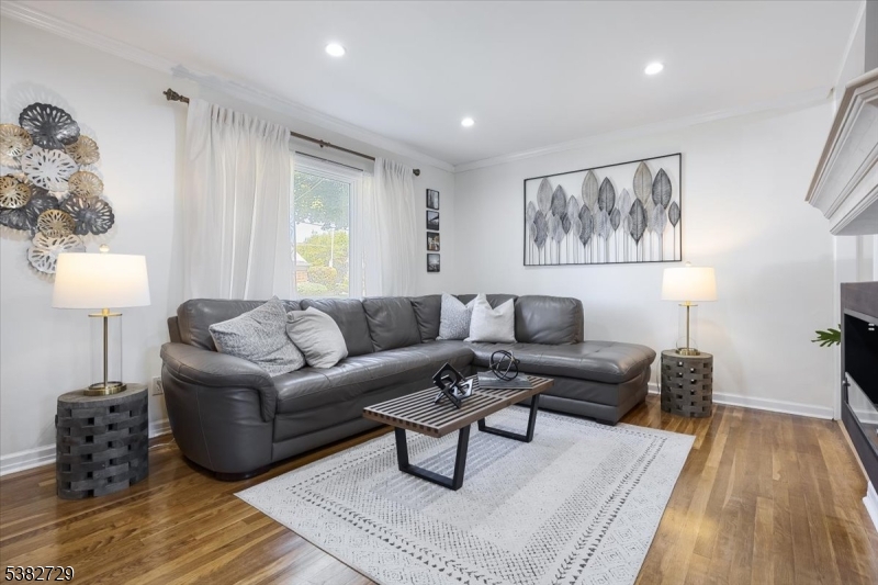 14-08 Floral Ave