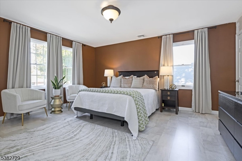 14-08 Floral Ave