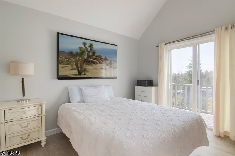 471 N Midland Ave 10