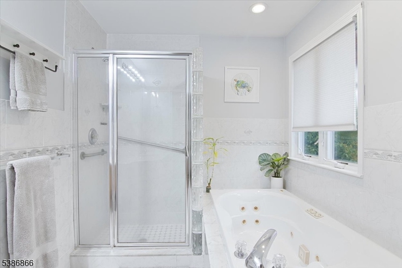 471 N Midland Ave 10