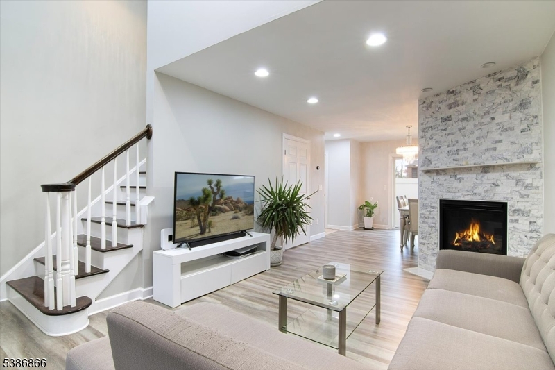 471 N Midland Ave 10