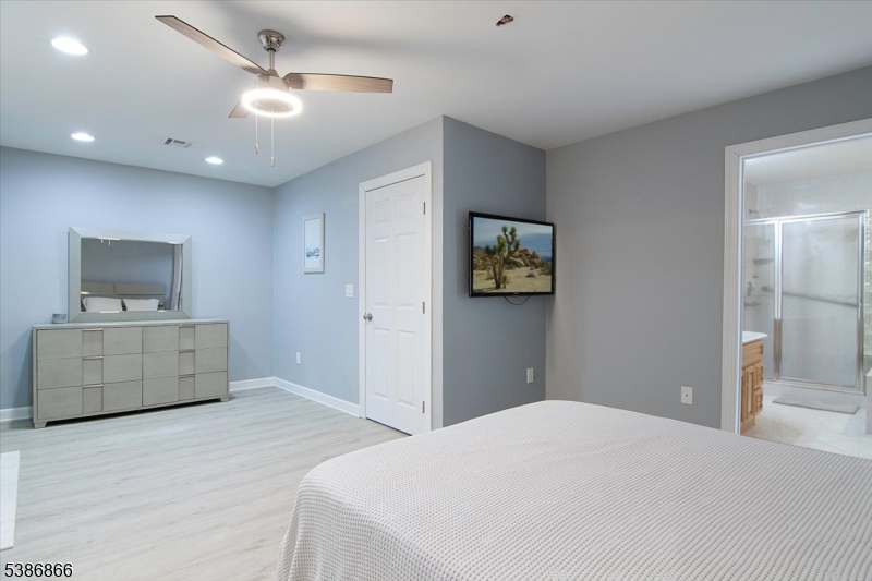 471 N Midland Ave 10