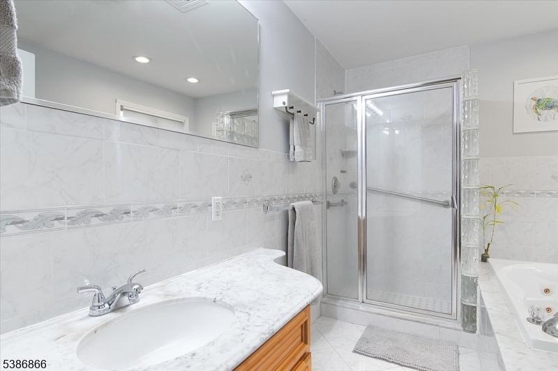 471 N Midland Ave 10