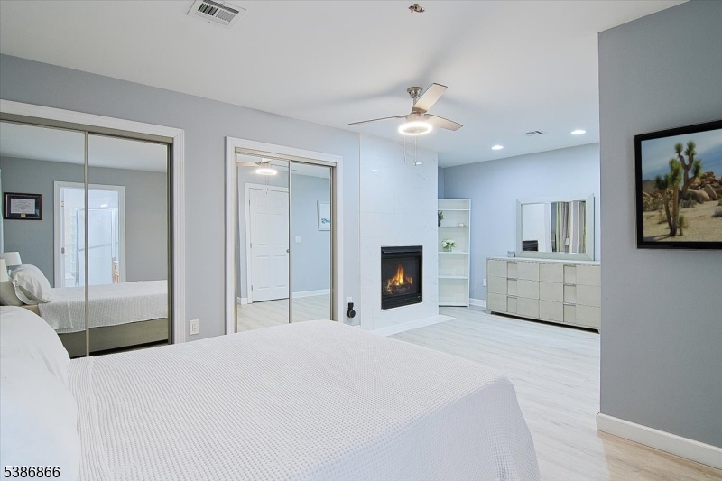 471 N Midland Ave 10