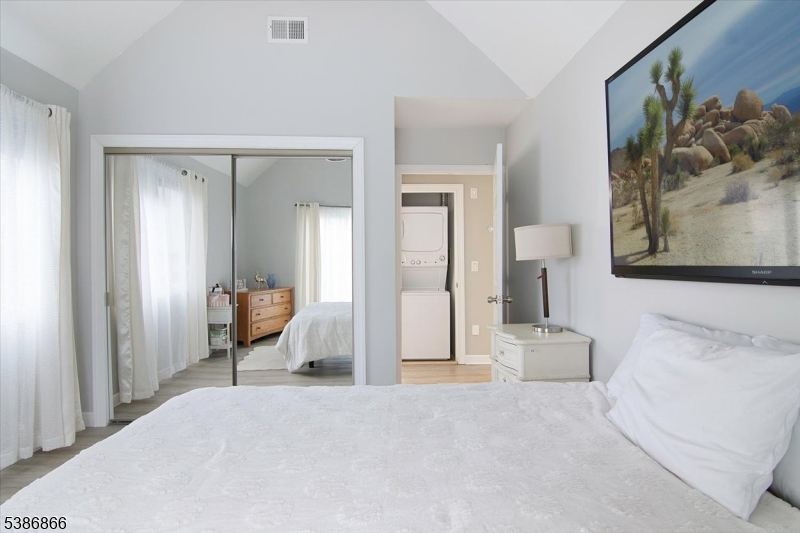 471 N Midland Ave 10