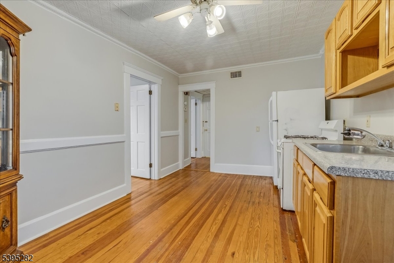 15 Midland Ave