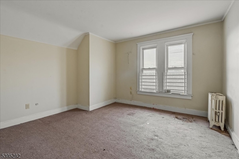 15 Midland Ave