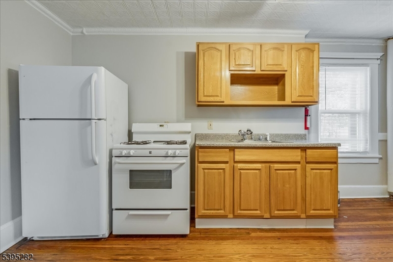 15 Midland Ave