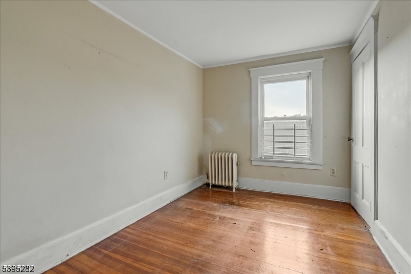 15 Midland Ave