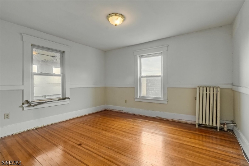 15 Midland Ave