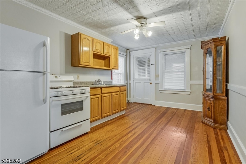 15 Midland Ave