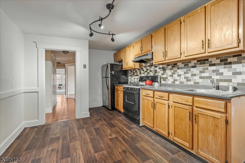 15 Midland Ave