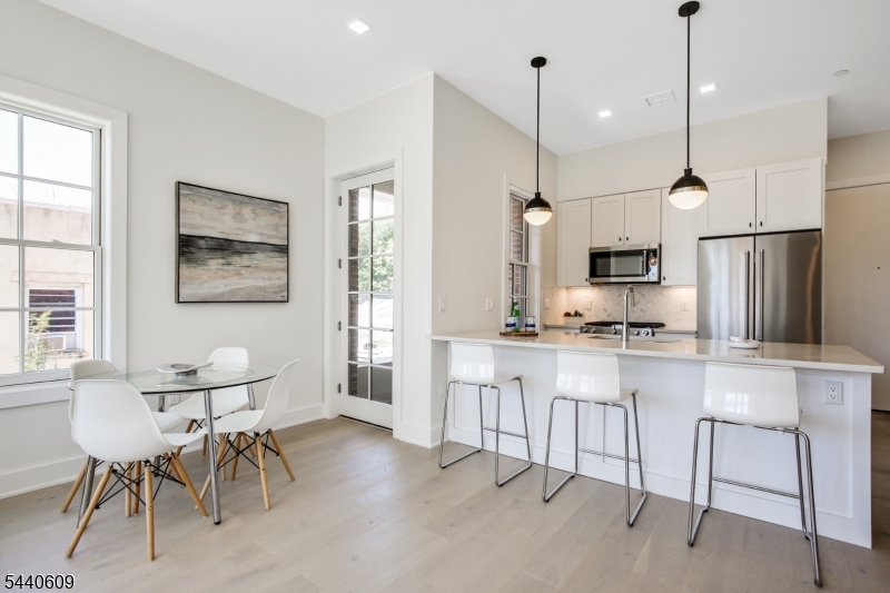 256 Park St 201