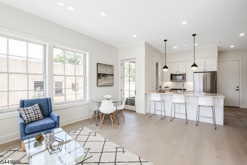 256 Park St 201