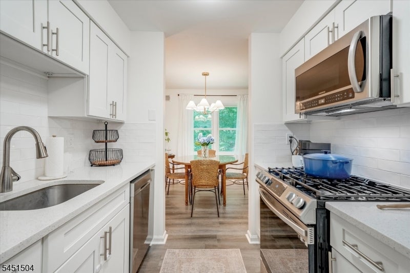 34 Loantaka Way K