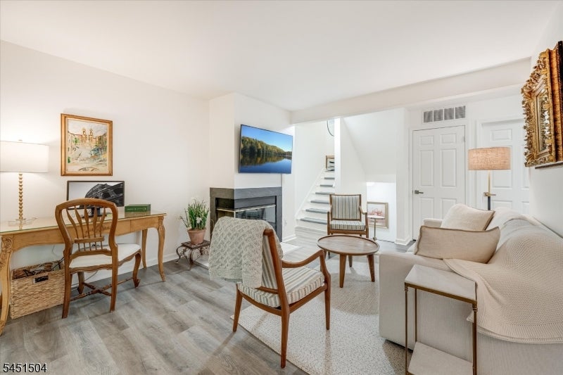 34 Loantaka Way K