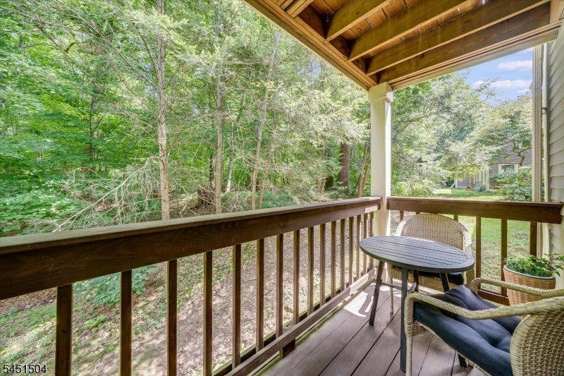 34 Loantaka Way K