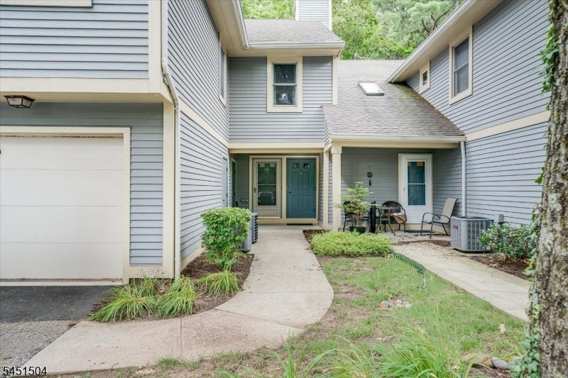 34 Loantaka Way K