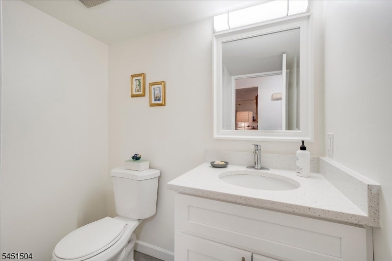 34 Loantaka Way K