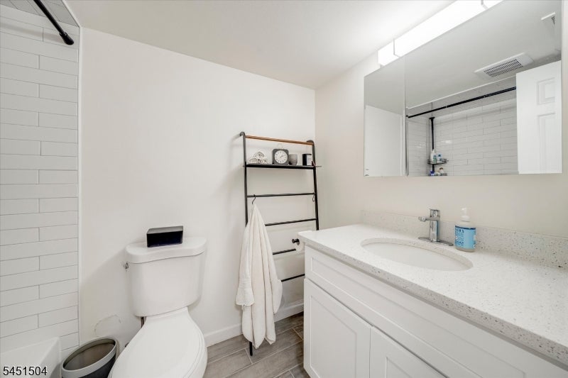 34 Loantaka Way K