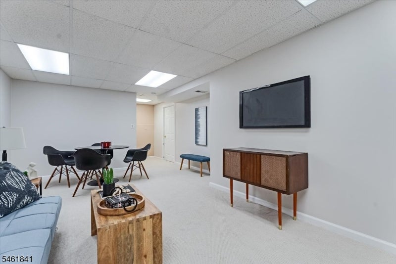 25 Knutsen Dr