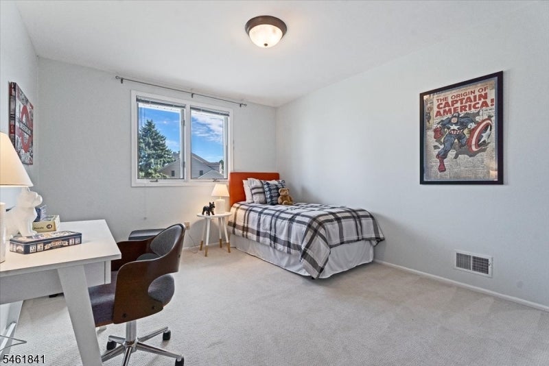 25 Knutsen Dr