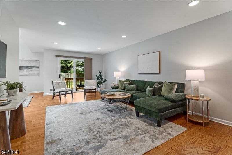 25 Knutsen Dr