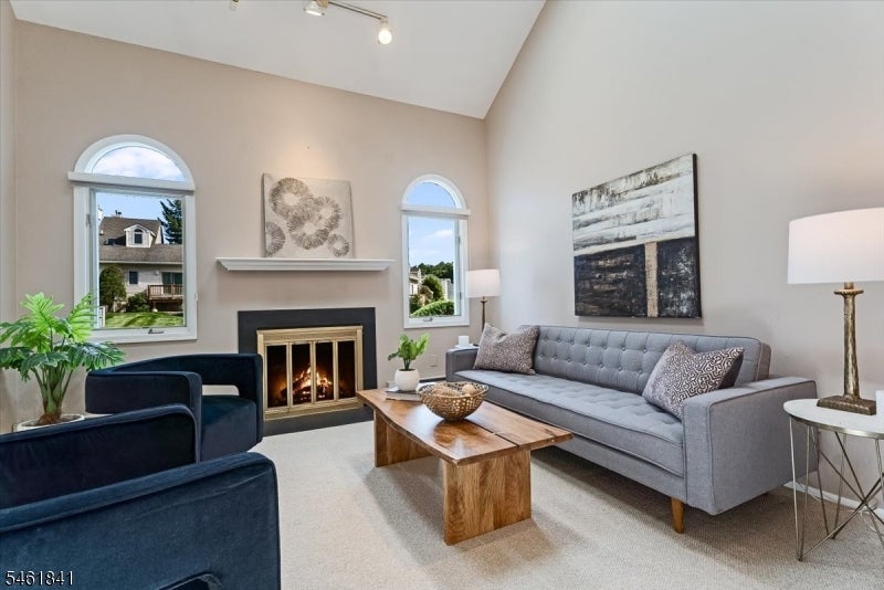 25 Knutsen Dr