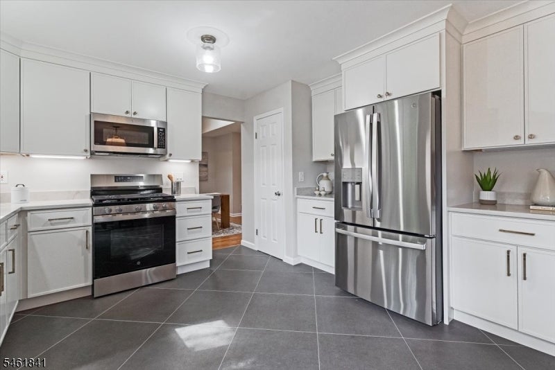 25 Knutsen Dr