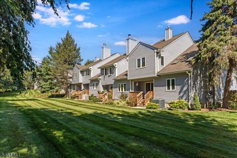 25 Knutsen Dr