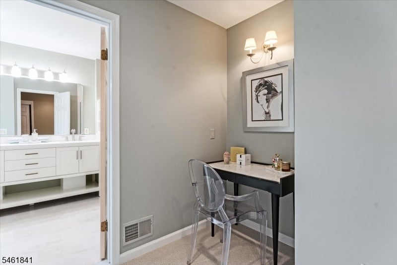 25 Knutsen Dr